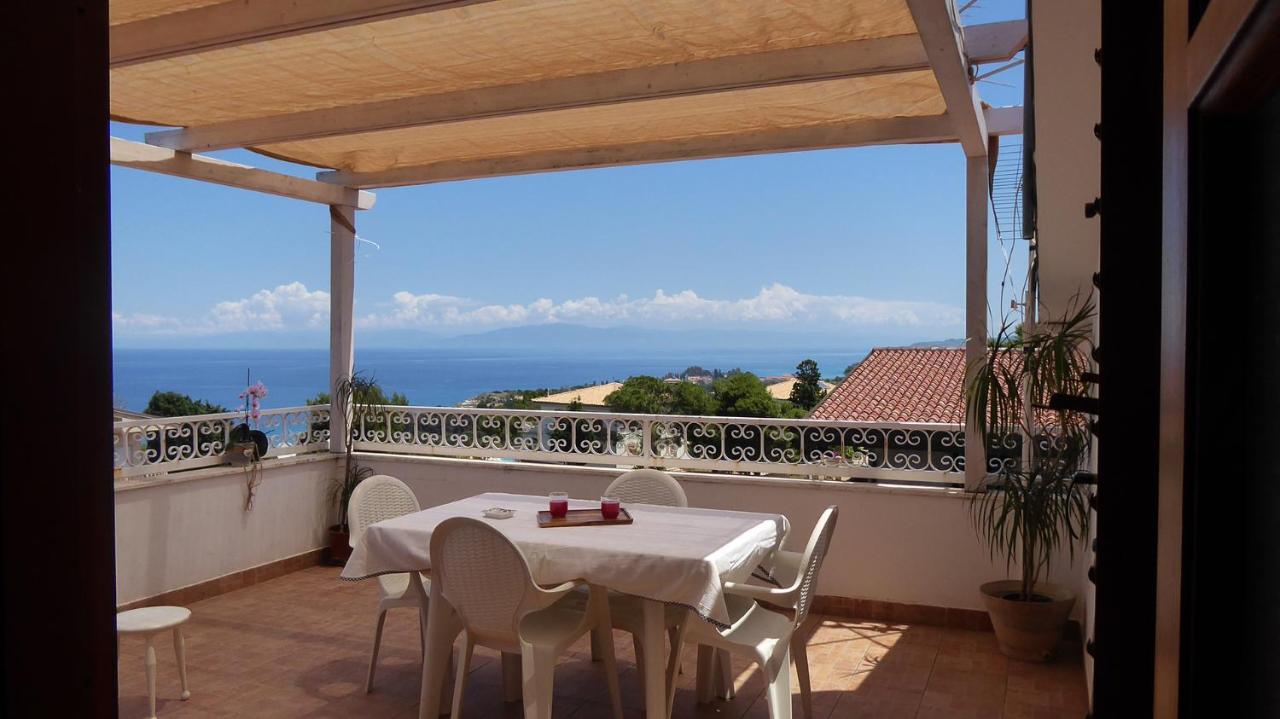 Appartamento Panoramico Santa Domenica Санта-Доменіка Екстер'єр фото