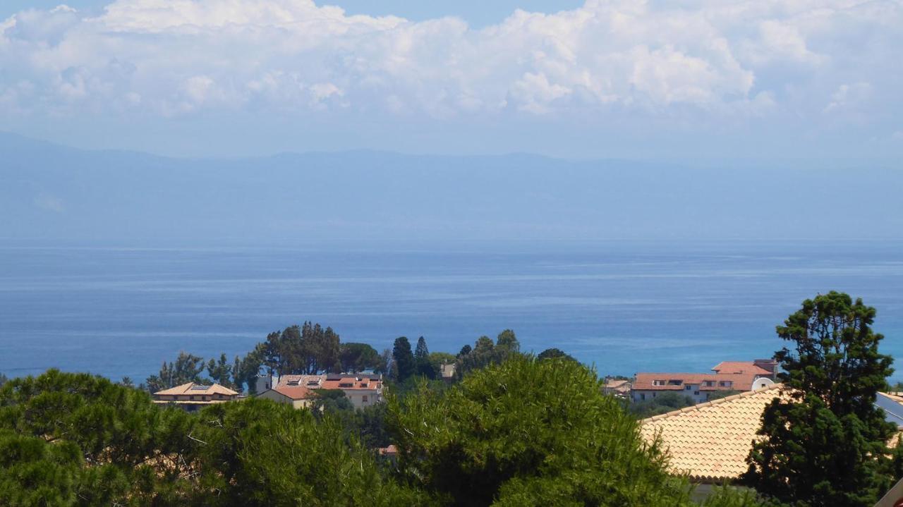 Appartamento Panoramico Santa Domenica Санта-Доменіка Екстер'єр фото